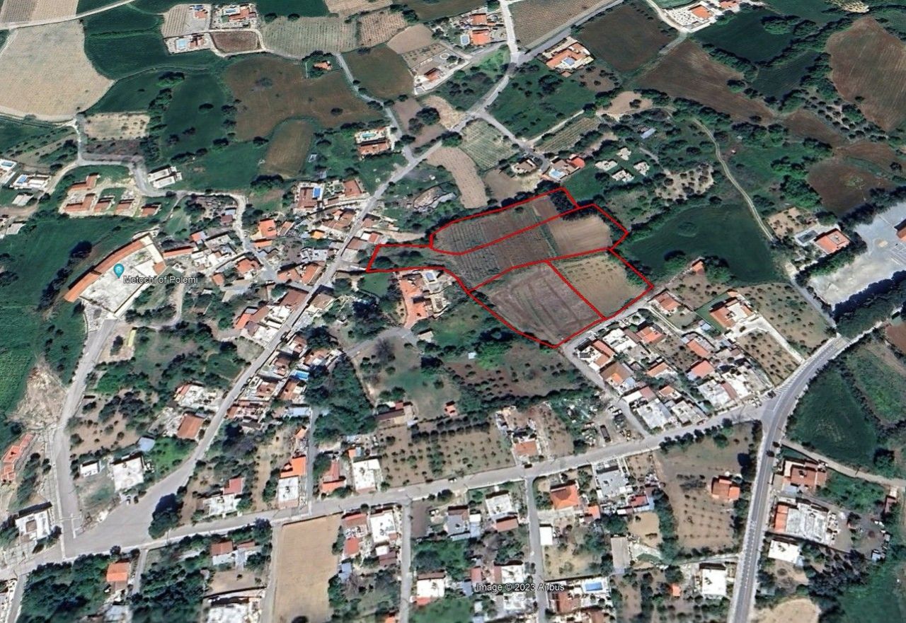Terreno en Pafos, Chipre, 12 377 m² - imagen 1
