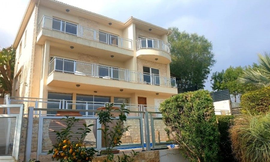 Villa in Limassol, Cyprus, 408 m² - picture 1