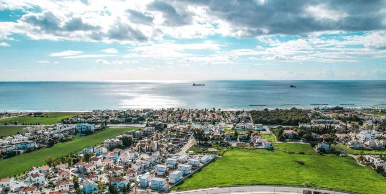 Grundstück in Larnaka, Zypern, 642 m² - Foto 1