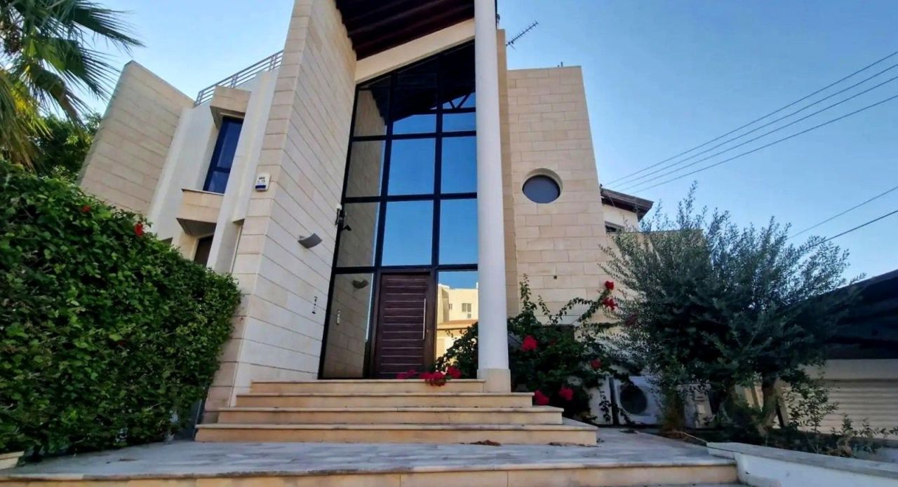 Villa en Lárnaca, Chipre, 322 m² - imagen 1
