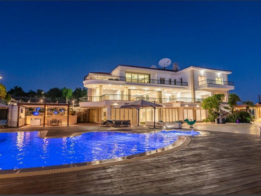Villa in Limassol, Cyprus, 1 054 m² - picture 1