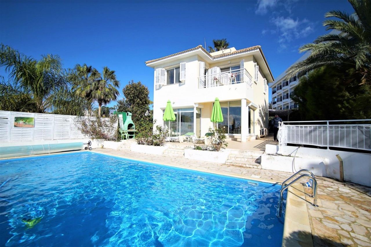 Villa in Paphos, Cyprus - picture 1