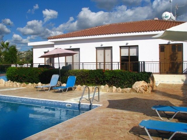 Bungalow in Paphos, Cyprus, 150 m² - picture 1
