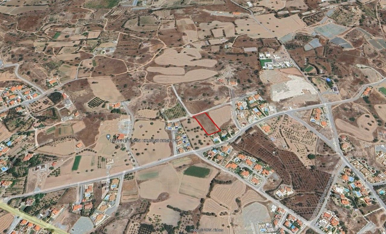 Land in Limassol, Cyprus, 3 100 m² - picture 1
