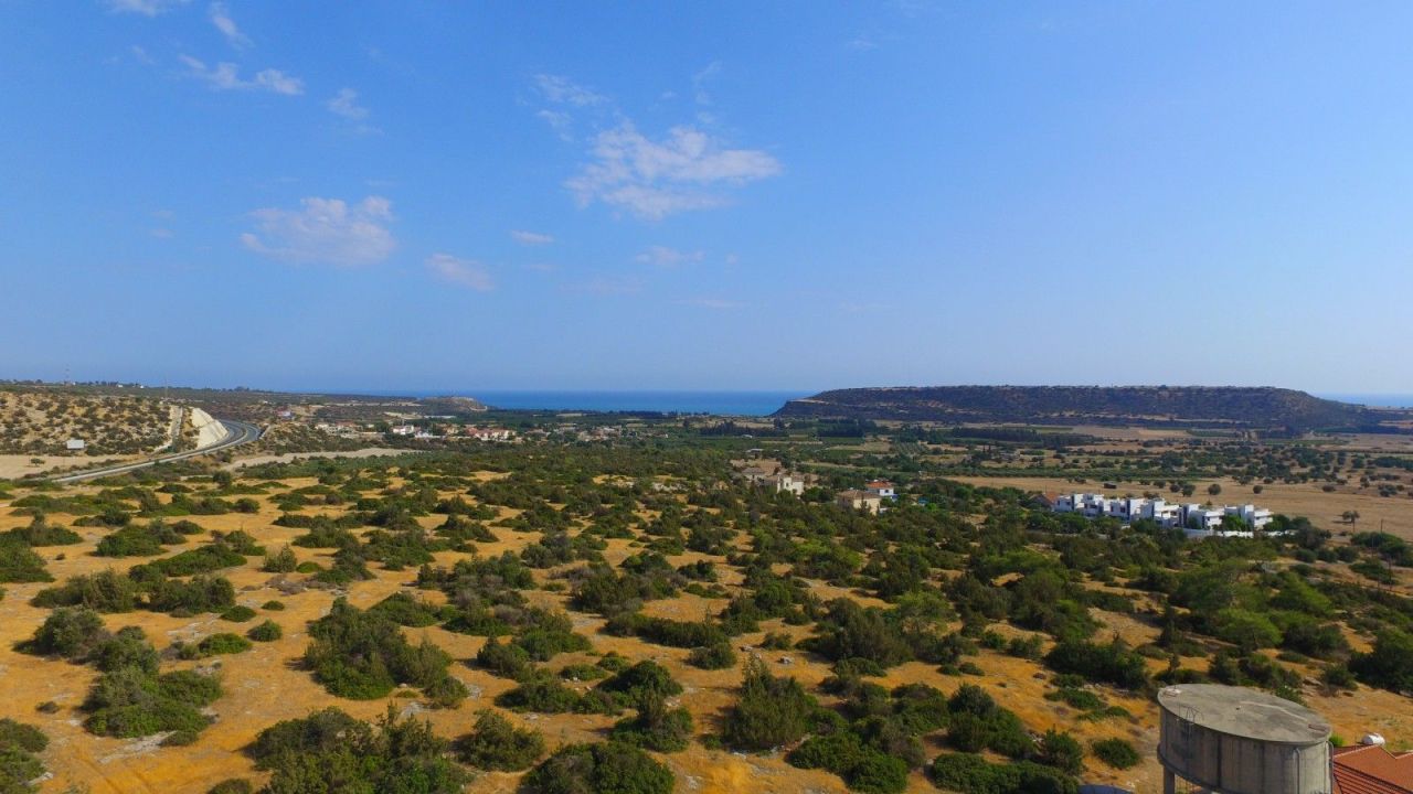 Land in Limassol, Cyprus, 6 731 m² - picture 1