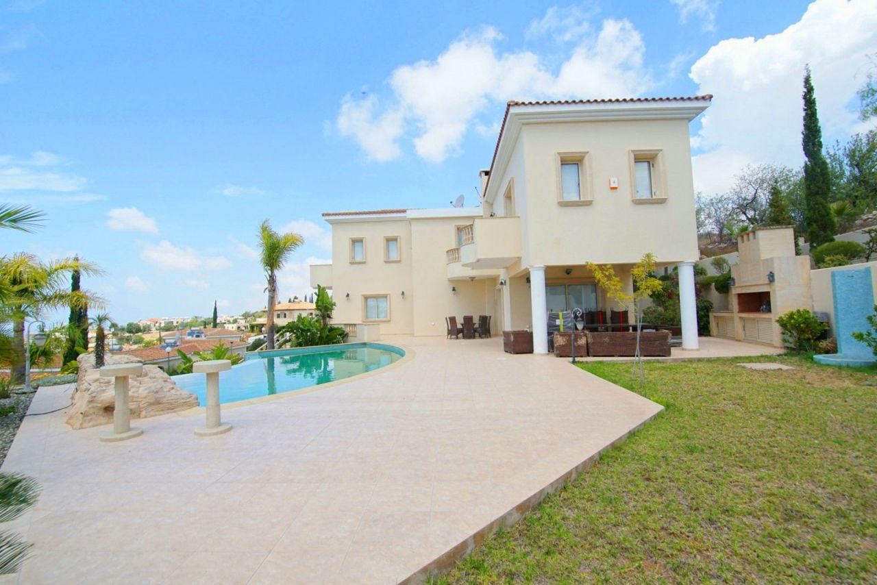 Villa in Paphos, Cyprus, 661 m² - picture 1