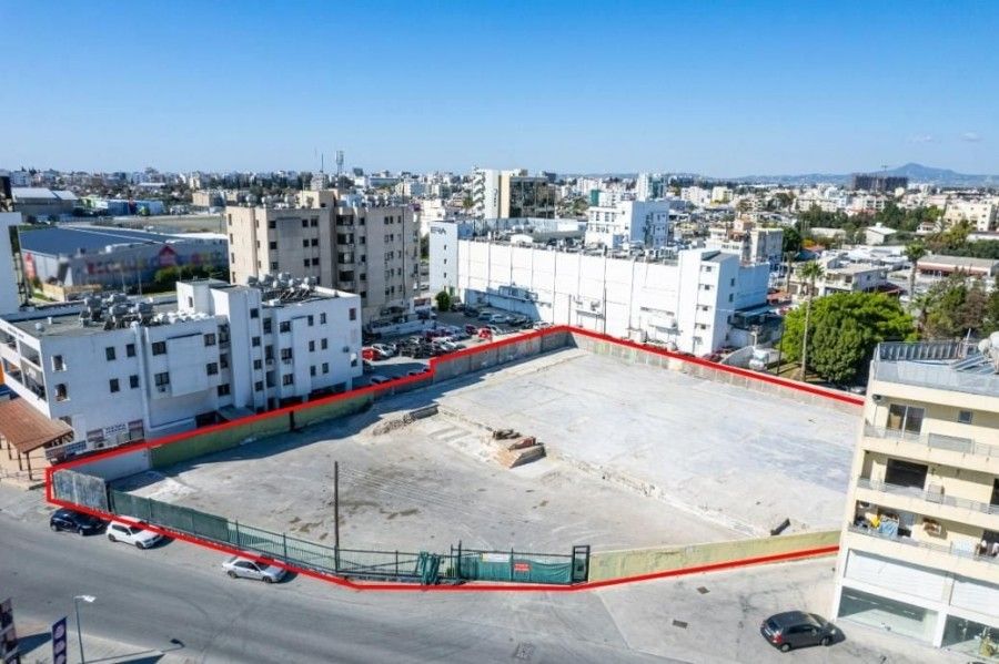 Terreno en Lárnaca, Chipre, 3 346 m² - imagen 1