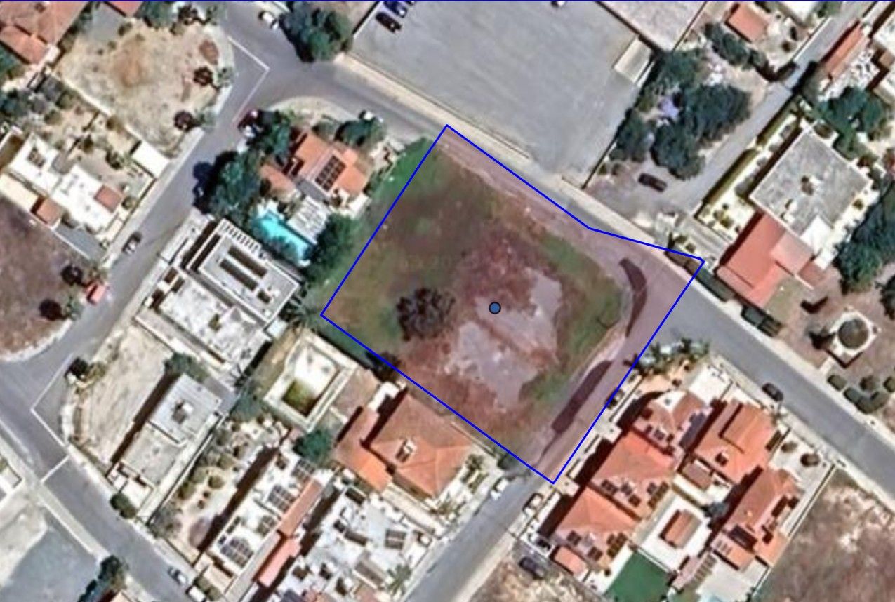 Grundstück in Larnaka, Zypern, 2 072 m² - Foto 1