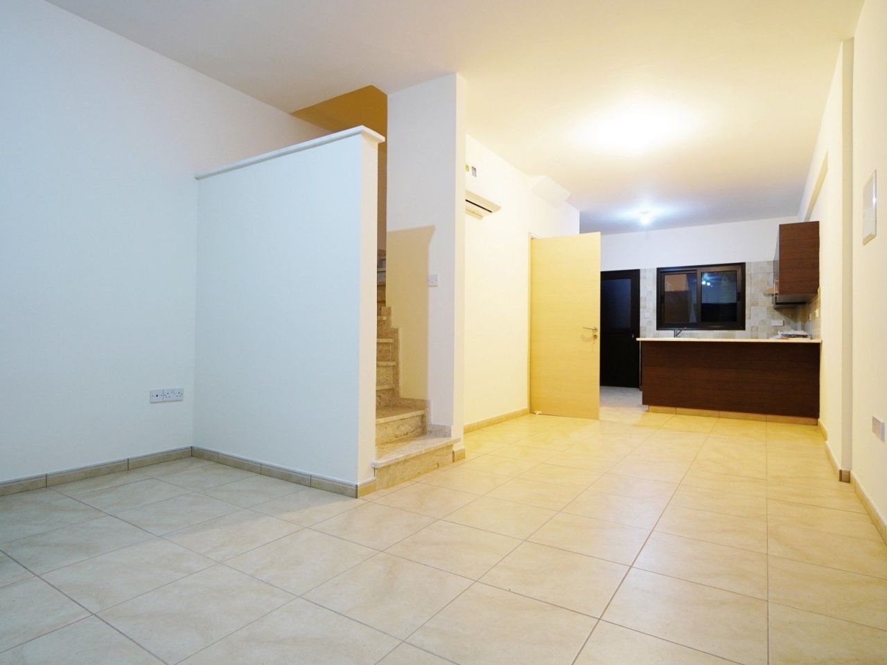Casa adosada en Lárnaca, Chipre, 129 m² - imagen 1