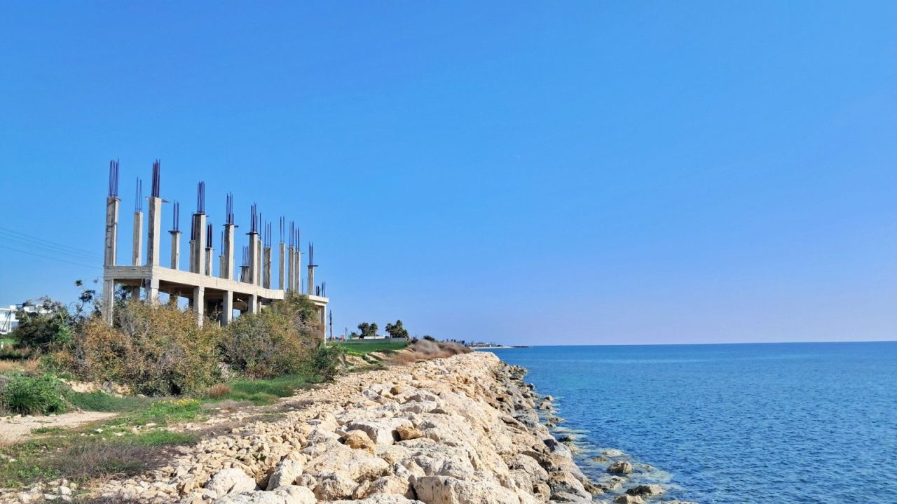 Grundstück in Larnaka, Zypern, 3 500 m² - Foto 1