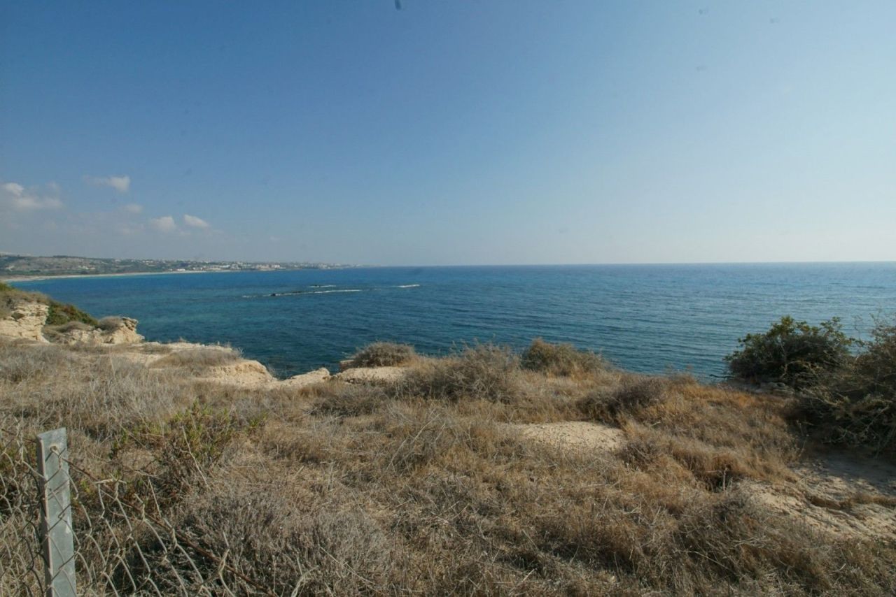 Land in Paphos, Cyprus, 4 289 m² - picture 1