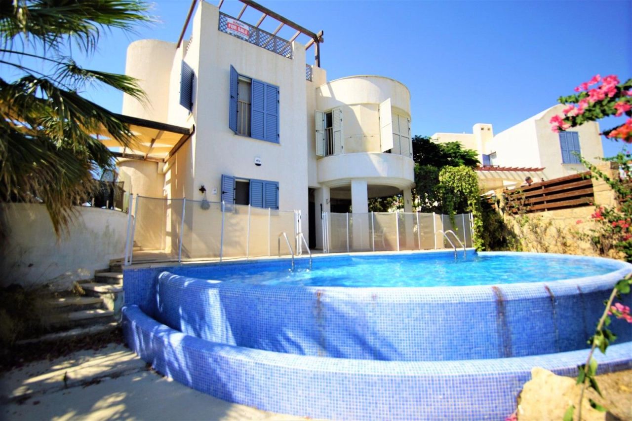 Villa in Paphos, Cyprus - picture 1