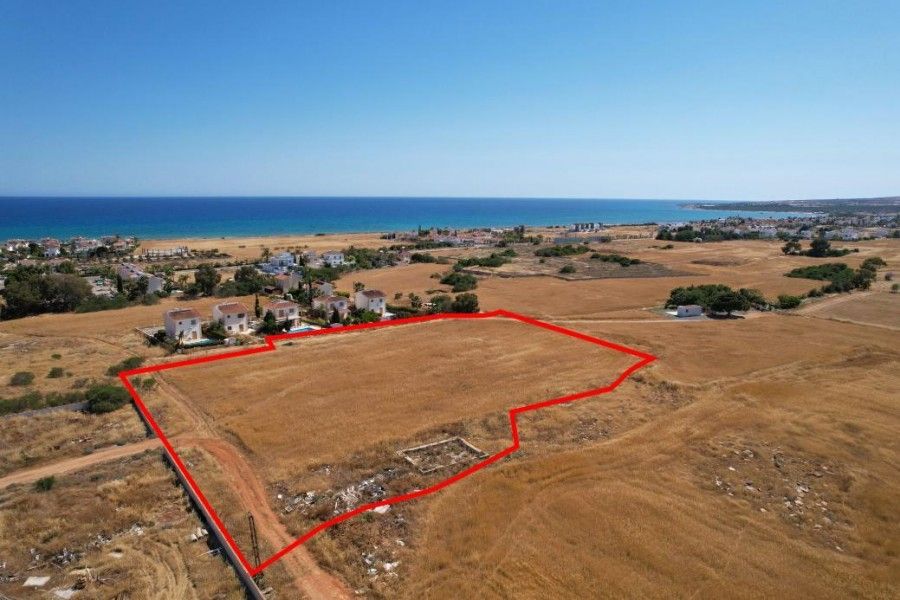 Grundstück in Protaras, Zypern, 8 518 m² - Foto 1