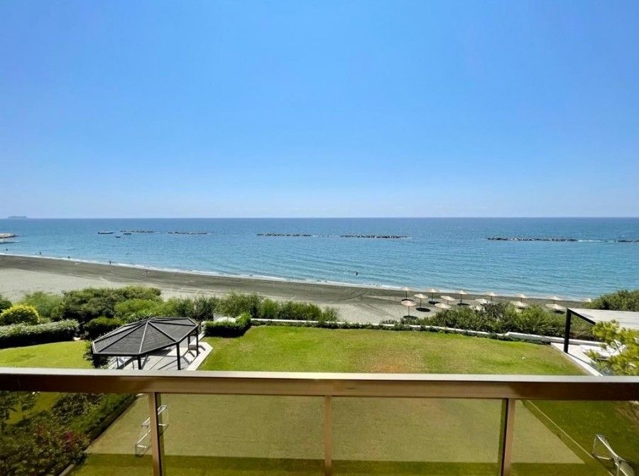 Apartment in Limassol, Cyprus, 240 m² - picture 1