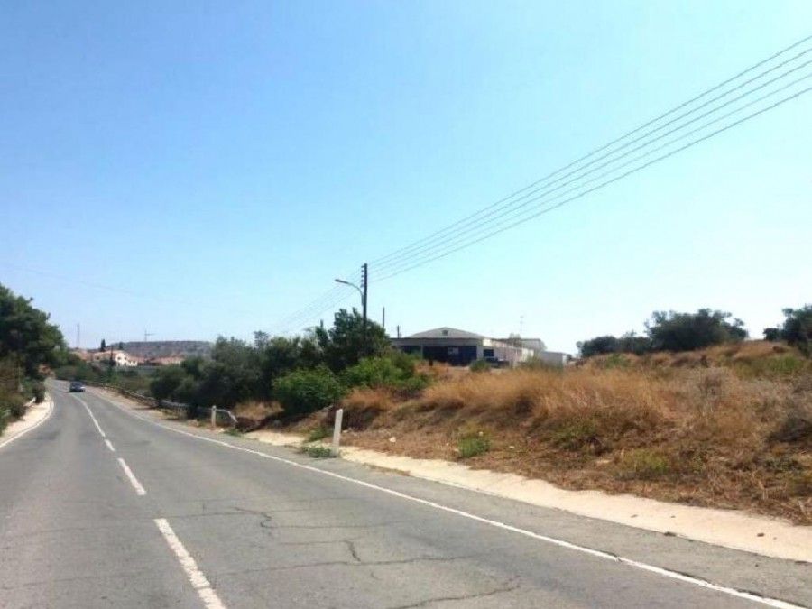 Terreno en Lárnaca, Chipre, 5 649 m² - imagen 1