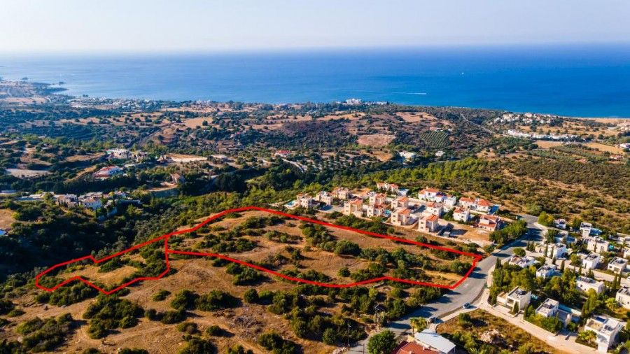 Grundstück in Paphos, Zypern, 13 899 m² - Foto 1