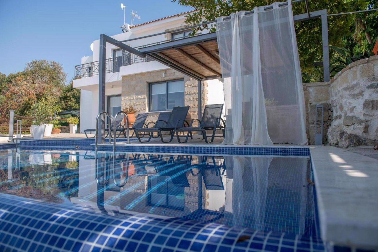 Villa in Paphos, Cyprus, 215 m² - picture 1