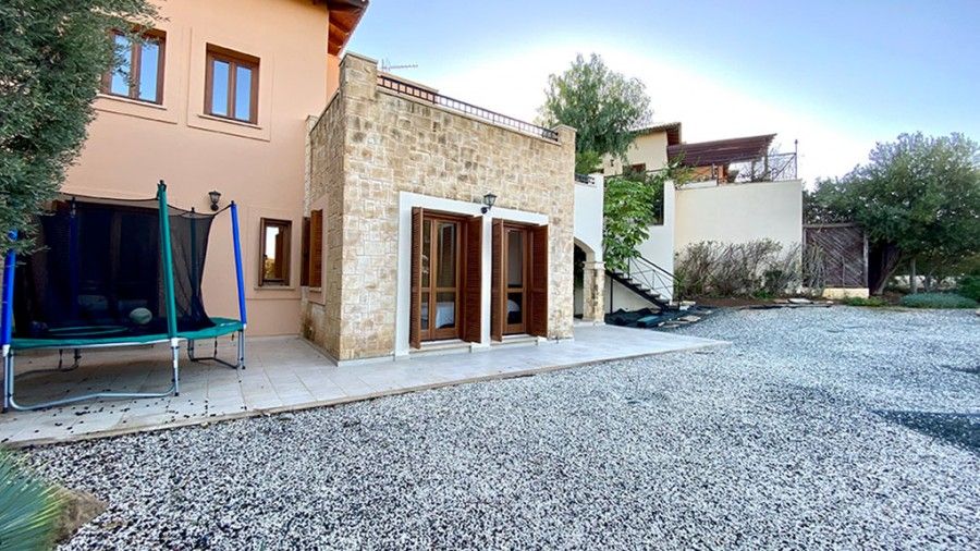 Villa in Paphos, Cyprus - picture 1
