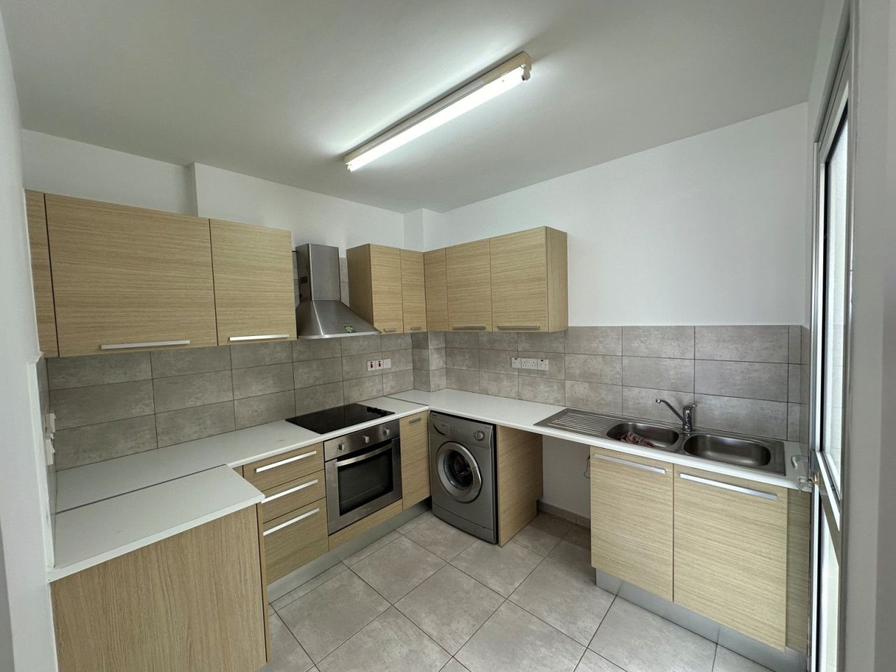 Apartment in Limassol, Cyprus, 92 m² - picture 1