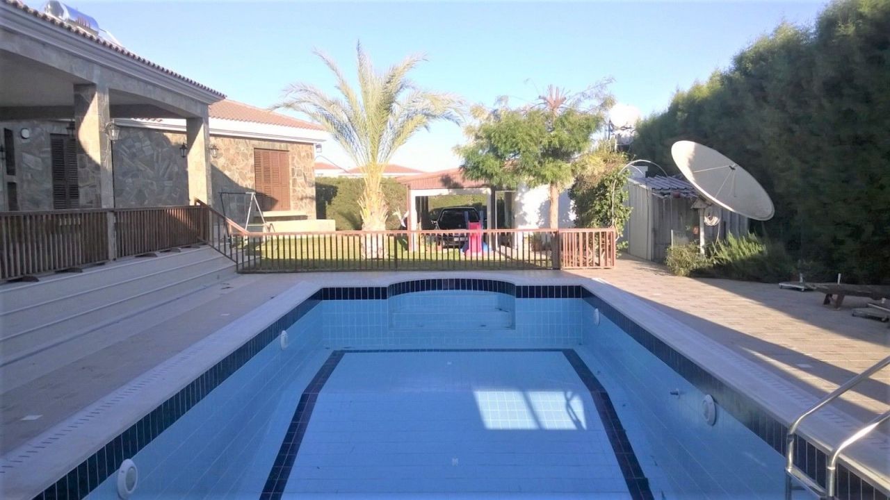 Villa in Nikosia, Zypern, 3 000 m² - Foto 2