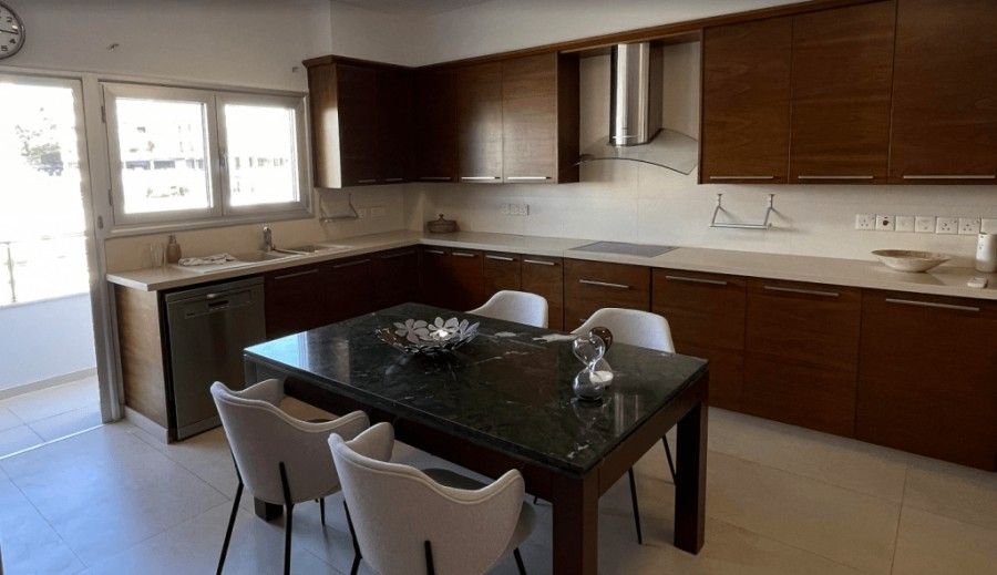 Apartment in Limassol, Cyprus, 290 m² - picture 2