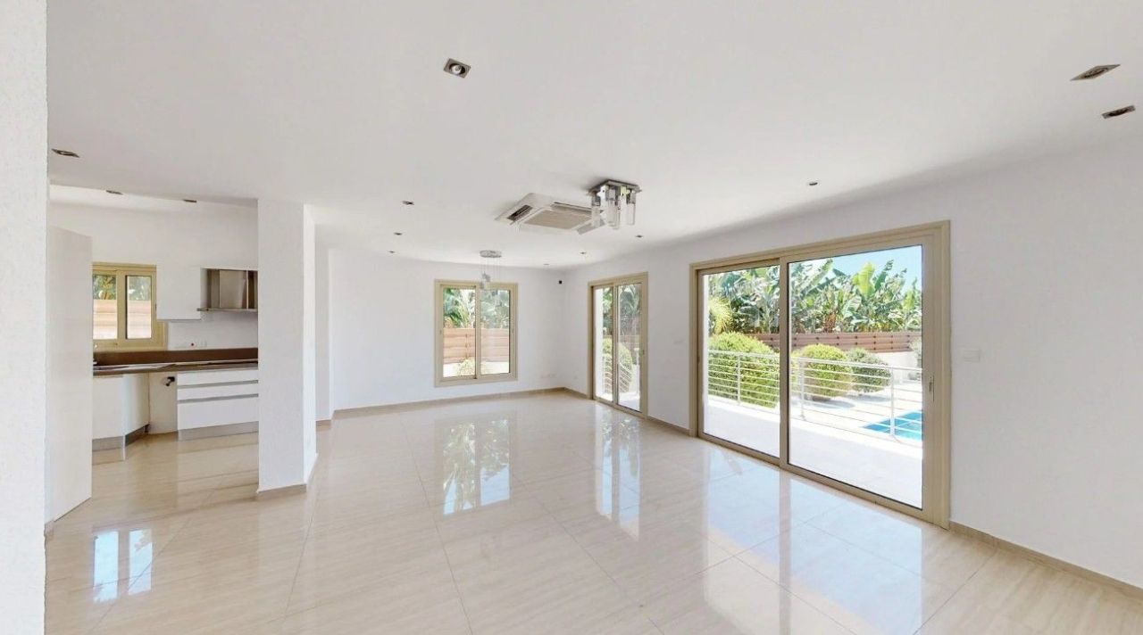 Bungalow in Paphos, Cyprus, 204 m² - picture 2