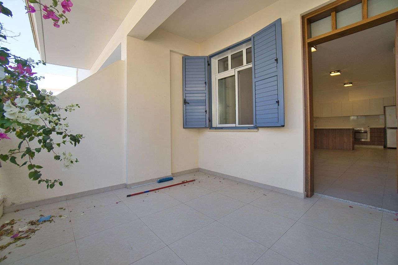 Apartment in Limassol, Cyprus, 80 m² - picture 2
