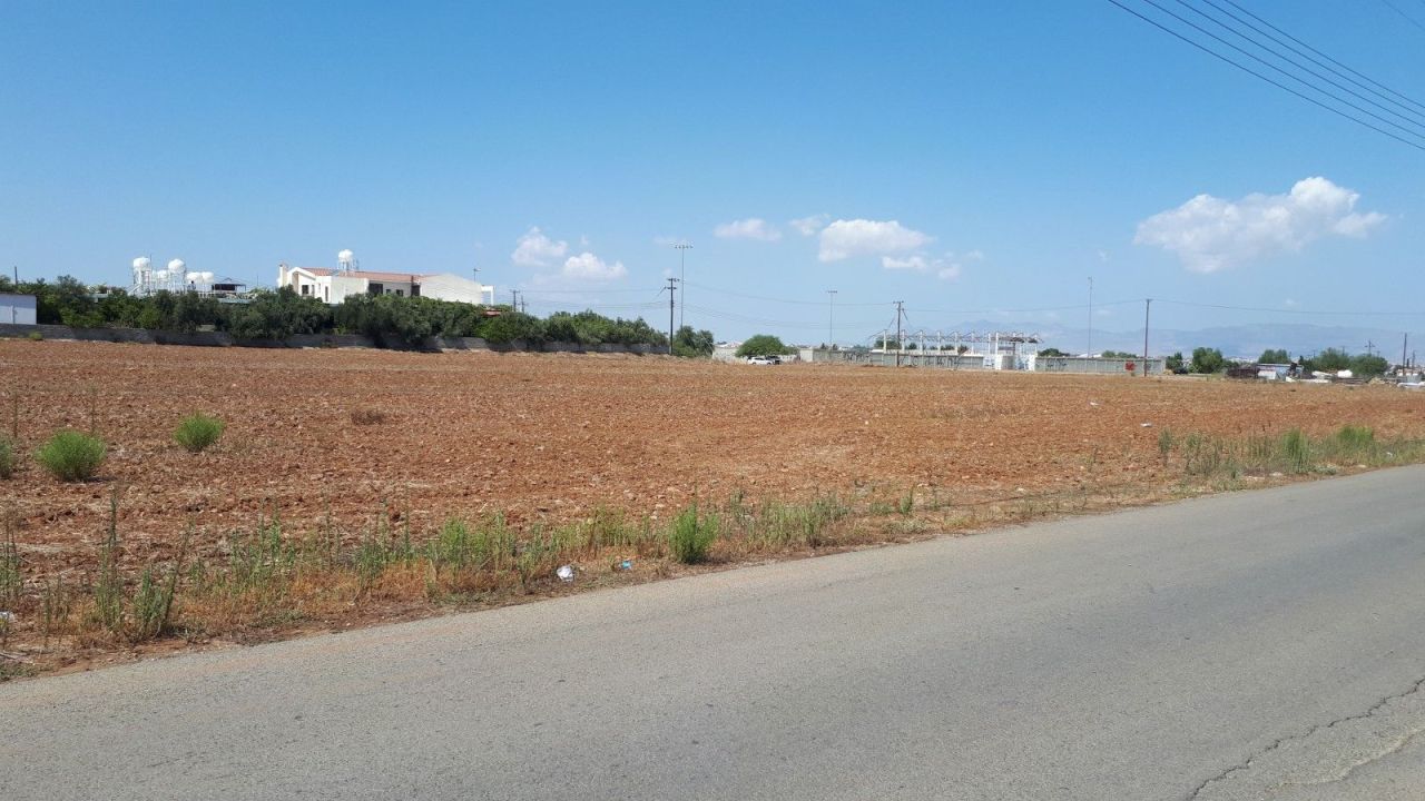 Terreno a Nicosia, Cipro, 1 600 m2 - foto 2