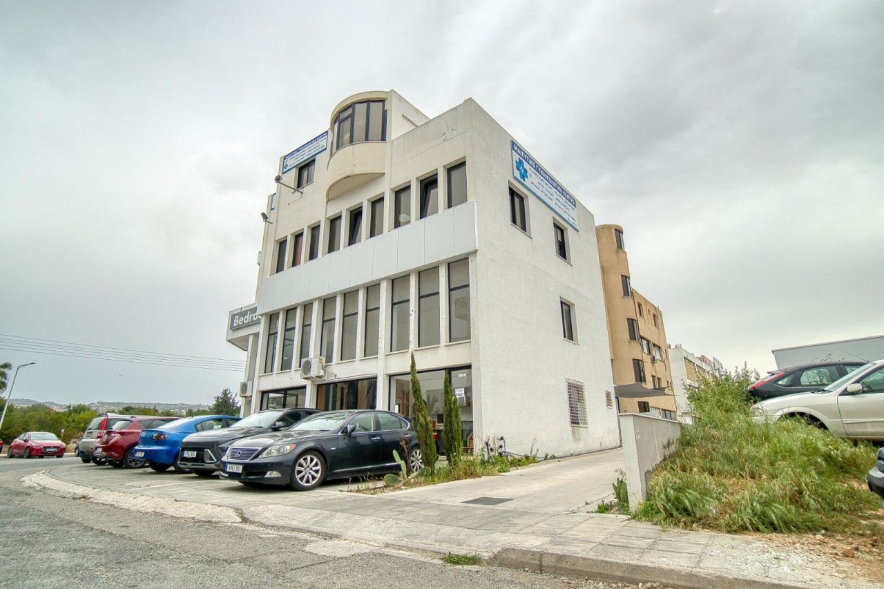 Office in Paphos, Cyprus, 969 m² - picture 2