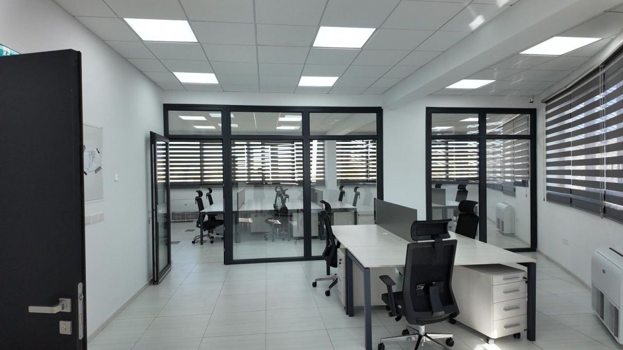 Office in Limassol, Cyprus, 1 440 m² - picture 2