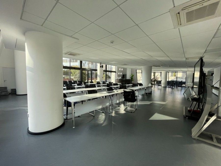 Office in Limassol, Cyprus, 1 800 m² - picture 2