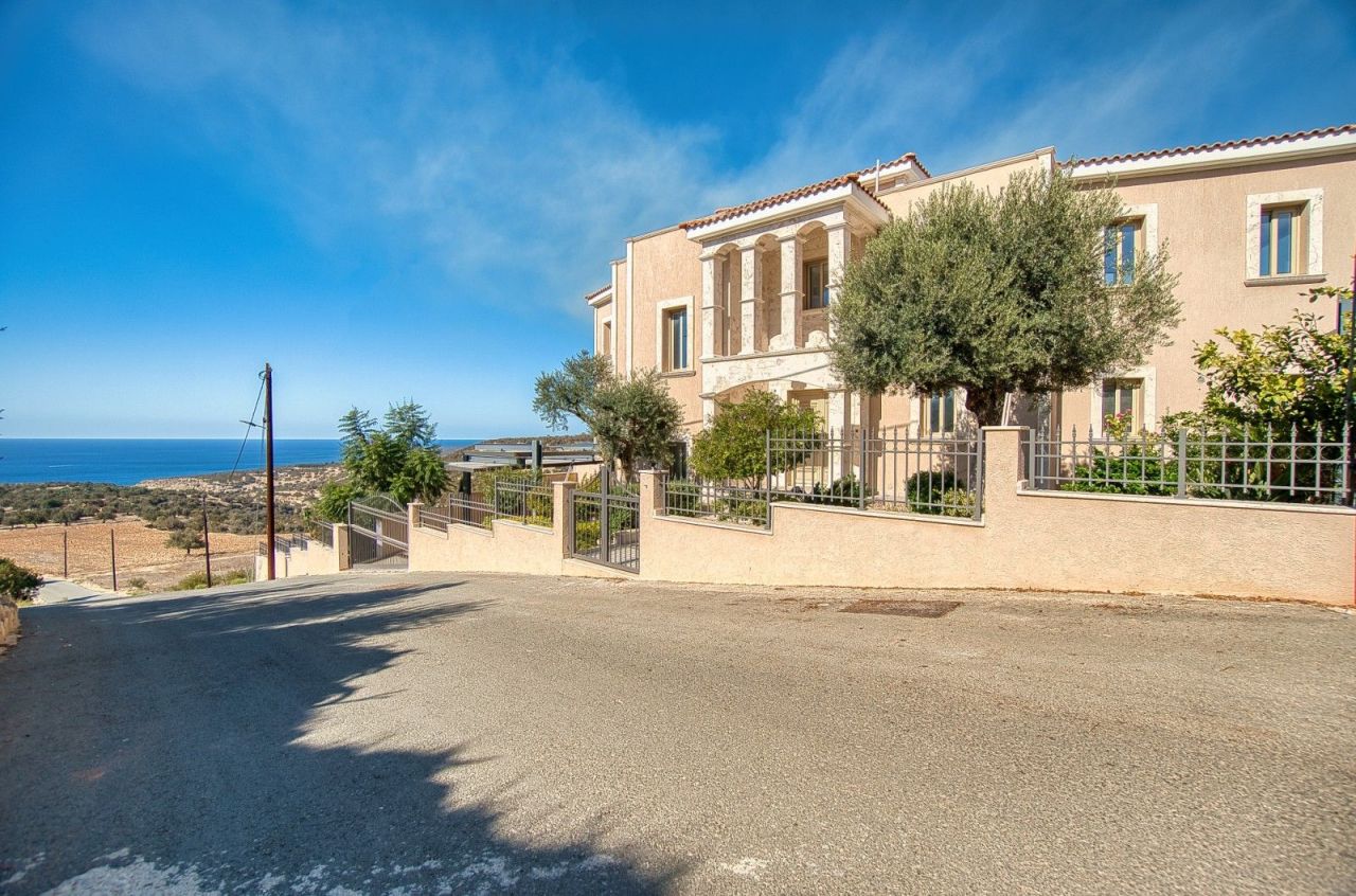 Villa in Paphos, Cyprus, 470 m² - picture 2