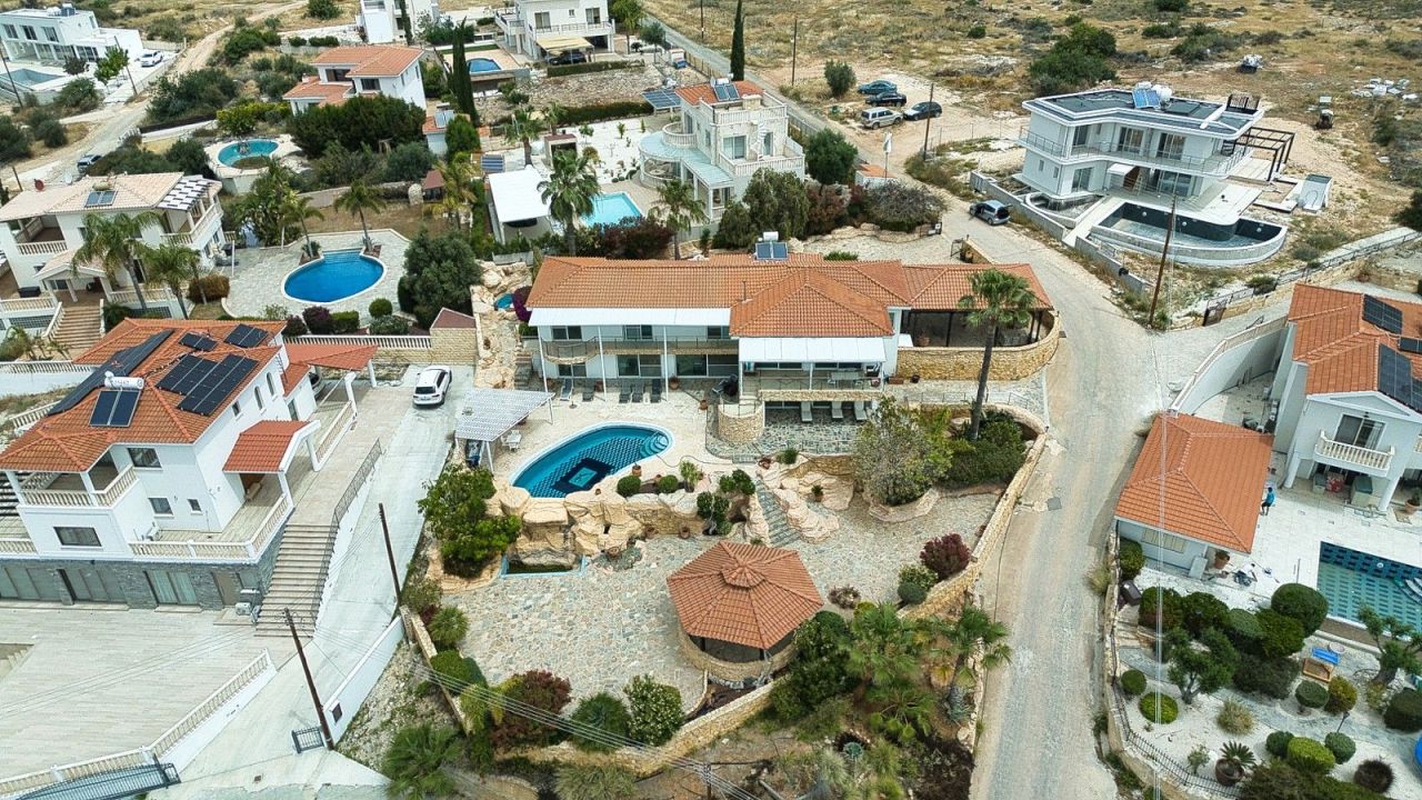 Villa à Paphos, Chypre, 400 m² - image 2
