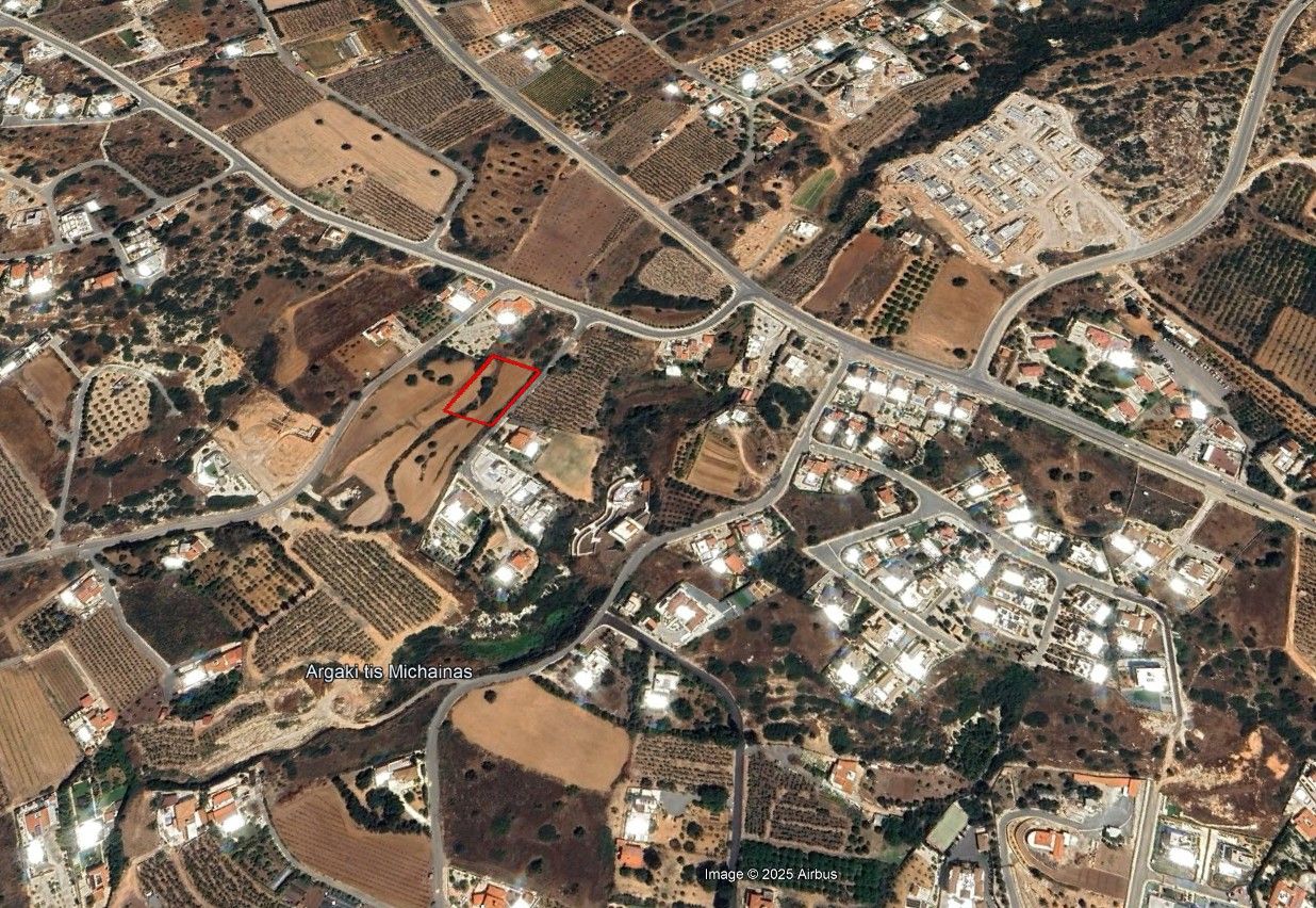 Land in Paphos, Cyprus, 2 703 m² - picture 2