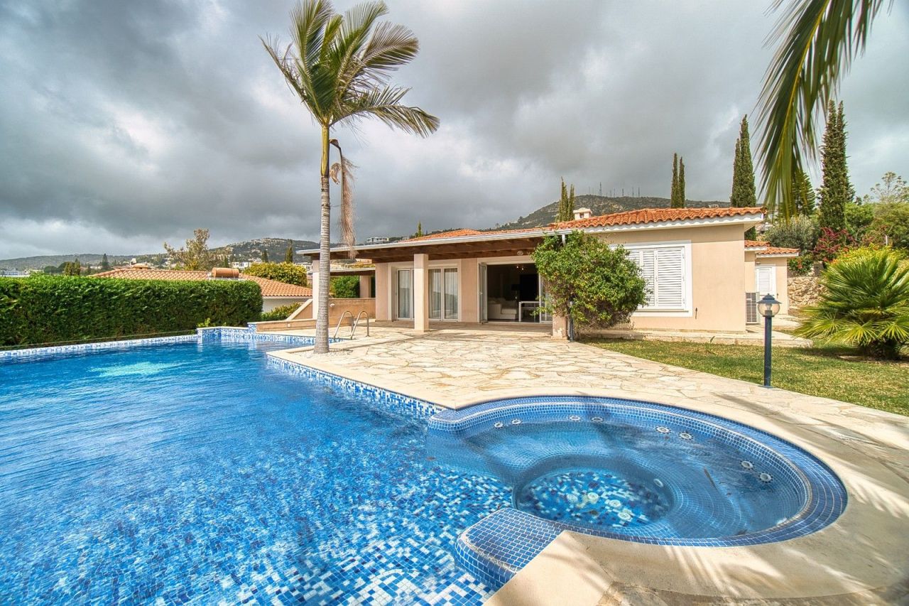 Bungalow in Paphos, Cyprus, 200 m² - picture 2