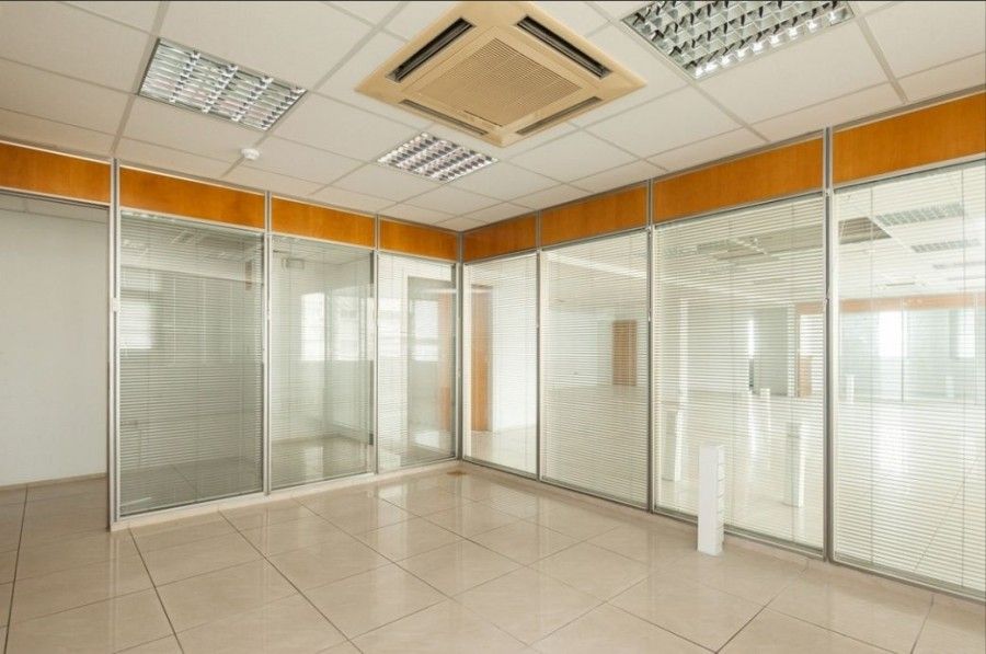 Oficina en Lárnaca, Chipre, 451 m² - imagen 2