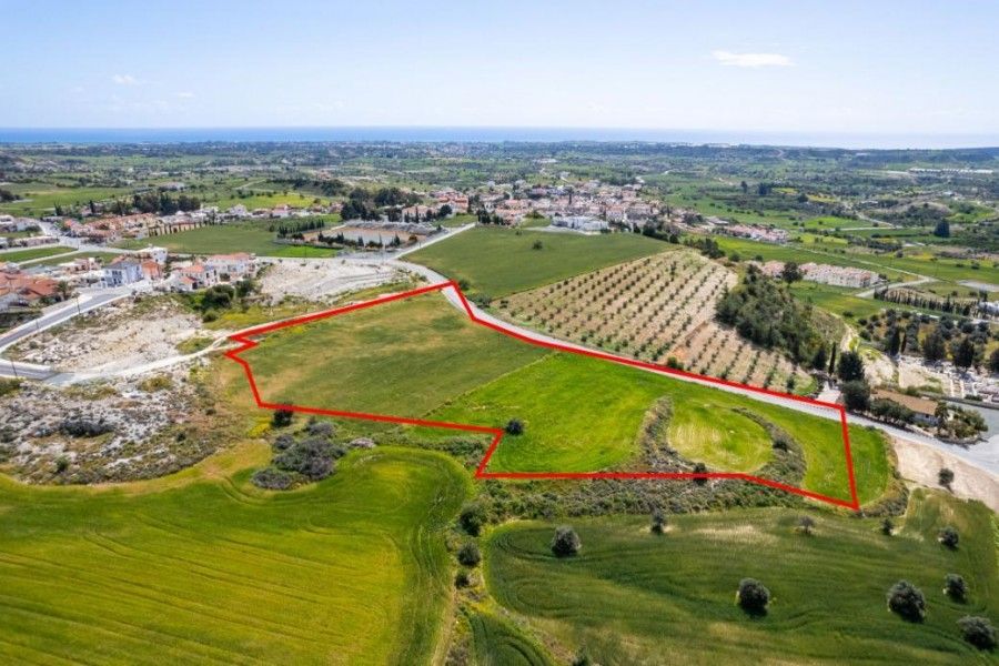 Terreno en Lárnaca, Chipre, 16 389 m² - imagen 2