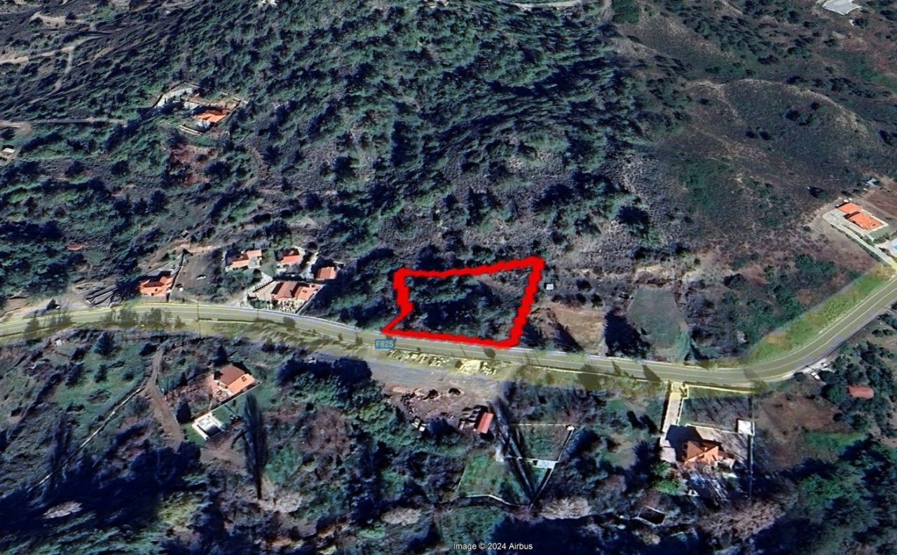 Terrain à Limassol, Chypre, 2 400 m² - image 3