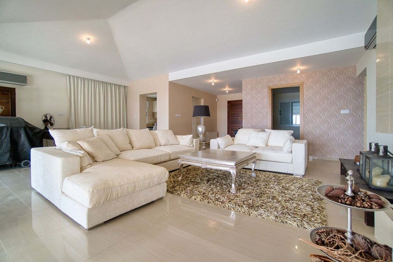 Bungalow in Paphos, Cyprus, 200 m² - picture 3