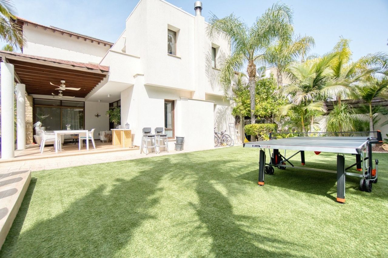 Villa in Limassol, Cyprus, 235 m² - picture 3