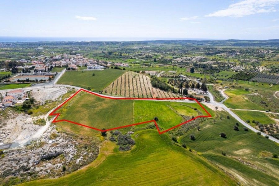 Terreno en Lárnaca, Chipre, 16 389 m² - imagen 3