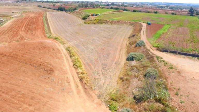 Grundstück in Larnaka, Zypern, 13 000 m² - Foto 3