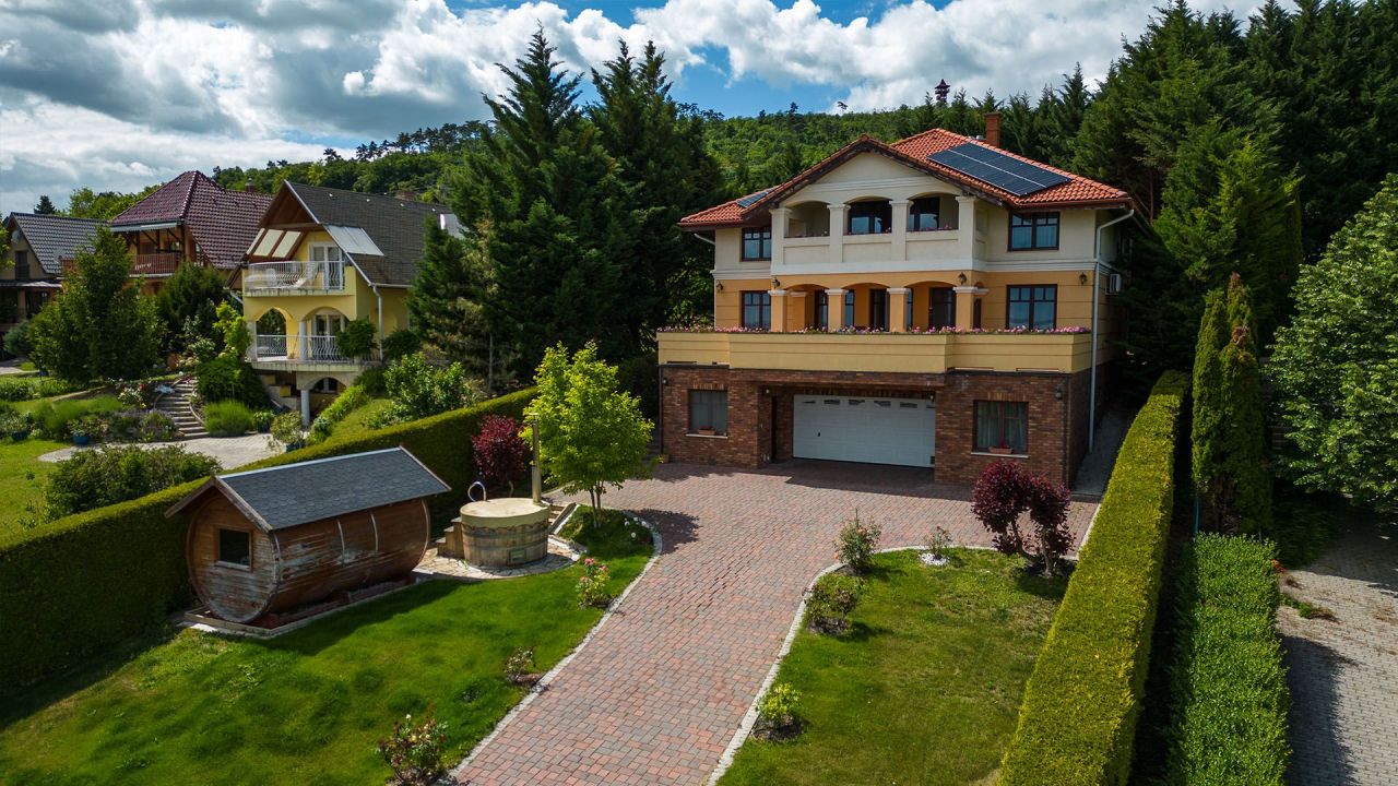 Casa en Balaton, Hungría, 359 m² - imagen 1