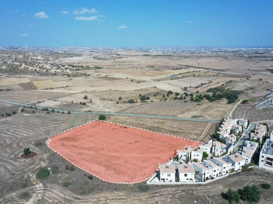 Land in Larnaca, Cyprus, 13 713 m² - picture 3