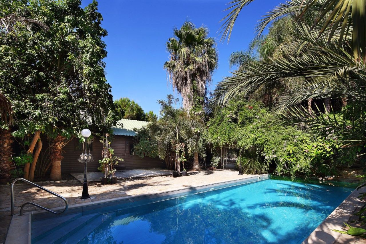 Villa in Limassol, Cyprus, 950 m² - picture 4