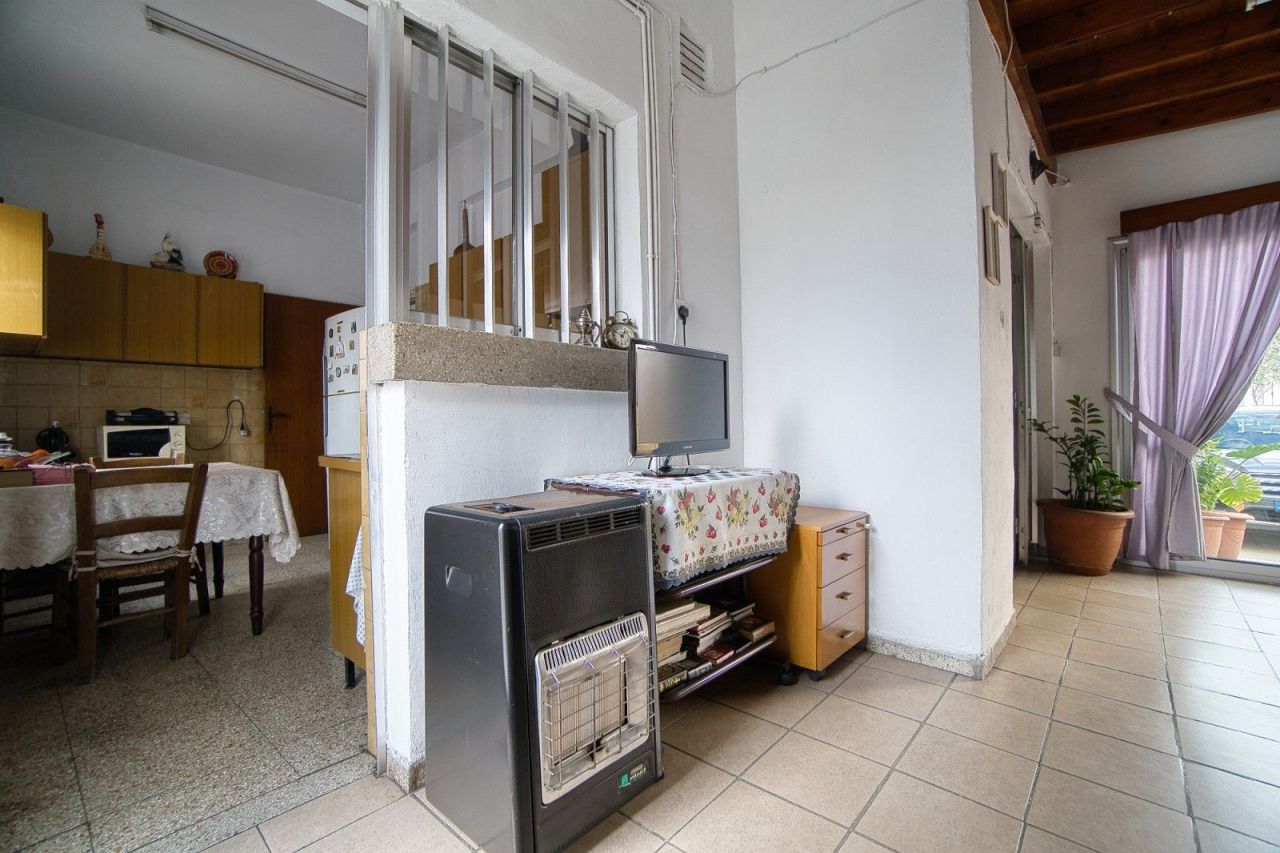 Commercial property in Paphos, Cyprus, 205 m² - picture 4