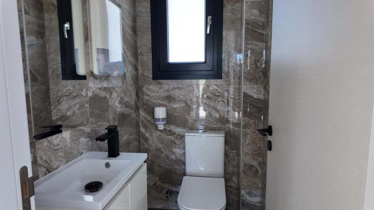 Office in Limassol, Cyprus, 1 440 m² - picture 4