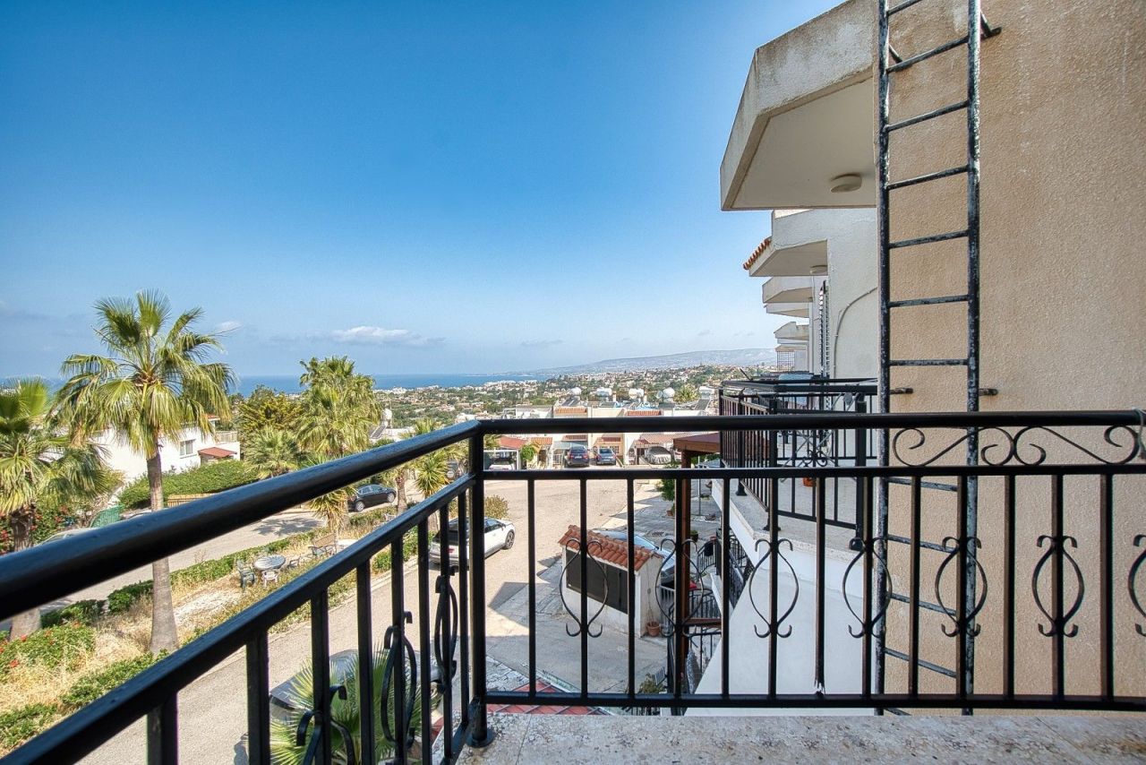 Townhouse in Paphos, Cyprus - picture 4