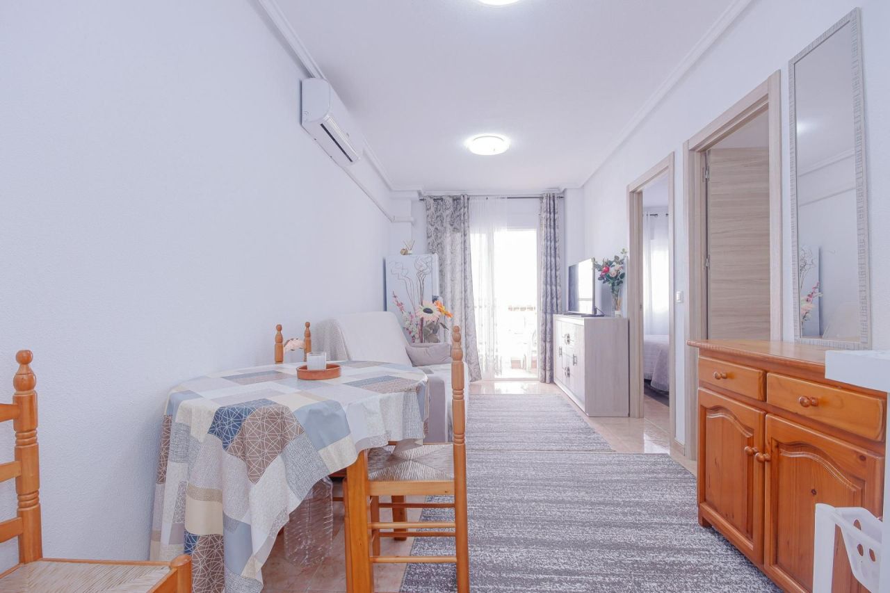 Appartement à Torrevieja, Espagne, 59 m² - image 1