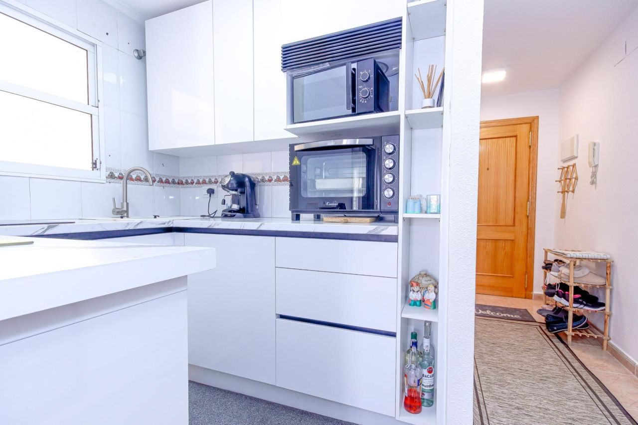 Flat in Torrevieja, Spain, 59 m² - picture 4